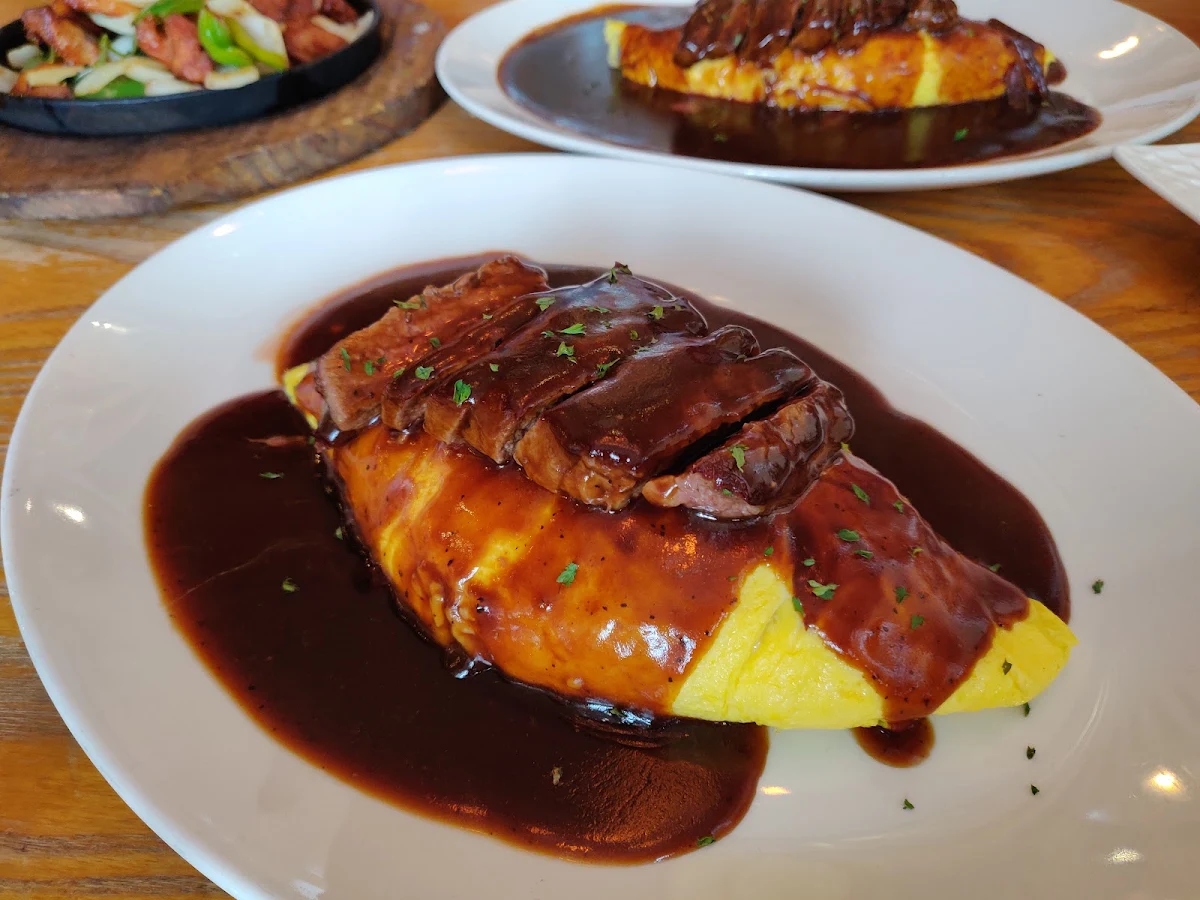 beef striploin steak omurice with black pepper sauce 黑椒西冷牛扒蛋包飯